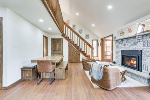 Pocono Mountain Family Home w/ Deck + Grill House in Middle Smithfield