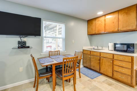 Near Steinhatchee River: Studio w/ Screened Porch! Apartment in Florida