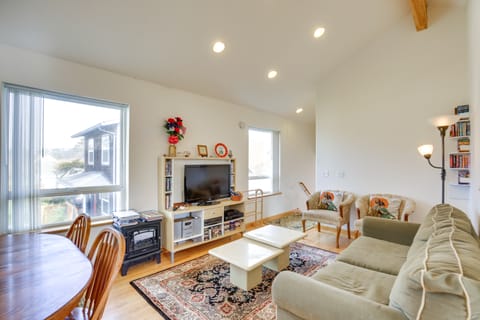 1 Block to Twin Rocks Beach: Pet-Friendly Cottage Cottage in Washington