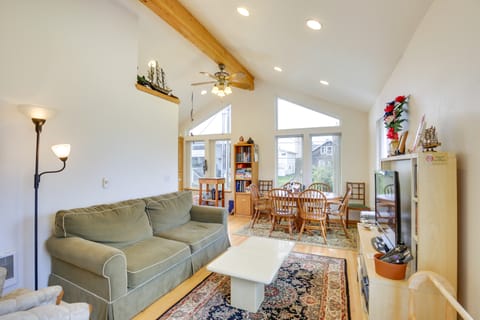 1 Block to Twin Rocks Beach: Pet-Friendly Cottage Cottage in Washington