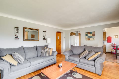 8 Mi to Dtwn Cleveland: Quiet Home w/ Fenced Yard House in Cleveland Heights