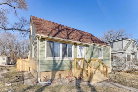 3 Mi to Hard Rock Casino: Charming Home in Gary! House in Gary