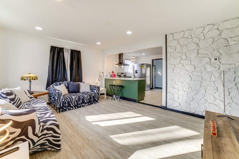 3 Mi to Hard Rock Casino: Charming Home in Gary! House in Gary