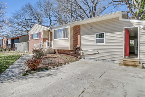 11 Mi to Virginia Beach Boardwalk: Studio Retreat! Apartment in Norfolk