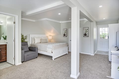 11 Mi to Virginia Beach Boardwalk: Studio Retreat! Apartment in Norfolk