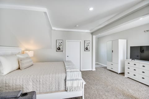 11 Mi to Virginia Beach Boardwalk: Studio Retreat! Apartment in Norfolk