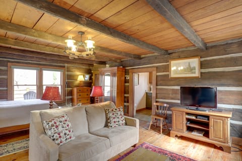 Scenic Hot Springs Retreat Near Appalachian Trail! Apartment in Hot Springs