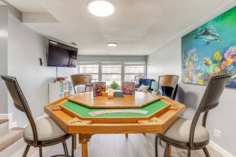 Hot Tub & Fenced Yard: Dog-Friendly Gem in Denison House in Lake Texoma