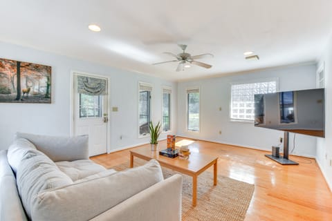 1 Mi to Dwtn Shops & Dining: Spacious Family Home House in Lake Hartwell