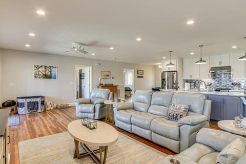 Private Dock, Fire Pit: Lake Murray Family Escape! House in Lake Murray