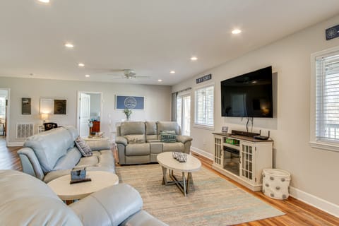 Private Dock, Fire Pit: Lake Murray Family Escape! House in Lake Murray