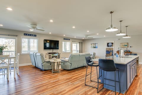 Private Dock, Fire Pit: Lake Murray Family Escape! House in Lake Murray