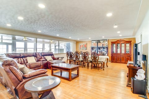 Mtn Views, Patio + Grill: Family Home, 6 Mi to UNM House in Albuquerque