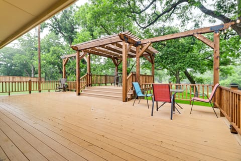On-Site River Access: Fishing Retreat in Granbury! House in Texas