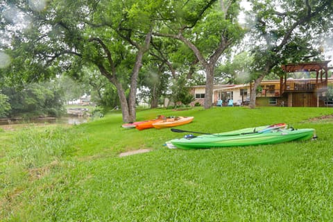 On-Site River Access: Fishing Retreat in Granbury! House in Texas