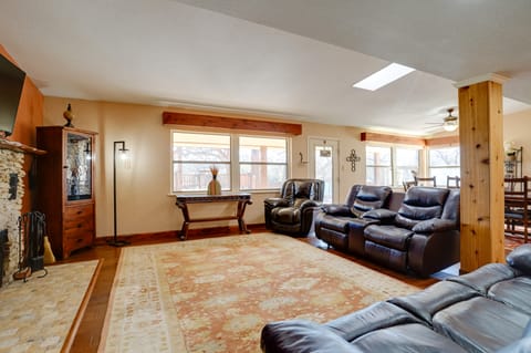 On-Site River Access: Fishing Retreat in Granbury! House in Texas