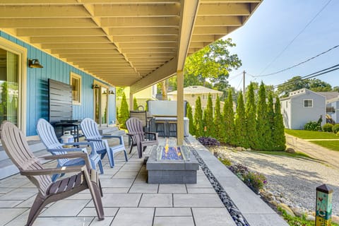 Waterfront Clarklake Apt w/ Hot Tub & Fireplace Apartment in Ohio