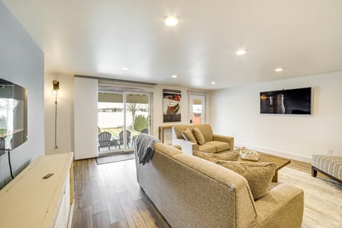 Waterfront Clarklake Apt w/ Hot Tub & Fireplace Apartment in Ohio