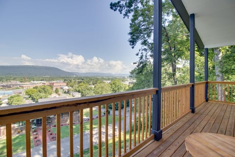 Serene Family Home w/ Patio Near Chattanooga! House in Rossville