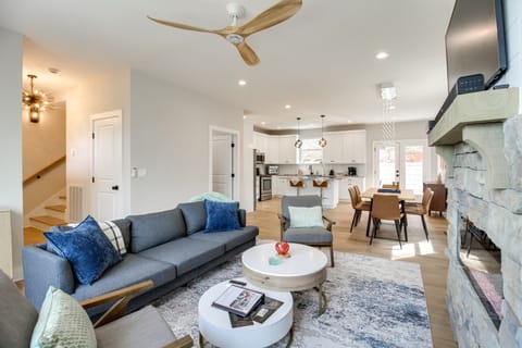 6 Mi to Chattanooga: Home w/ Balcony & Dtwn Views! House in Rossville