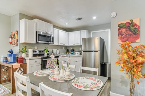 6 Mi to Busch Gardens: Family & Pet Friendly Home House in Lutz