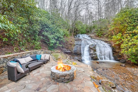 Hidden Gem Falls Cabin w/ Creek & Game Room House in Tennessee