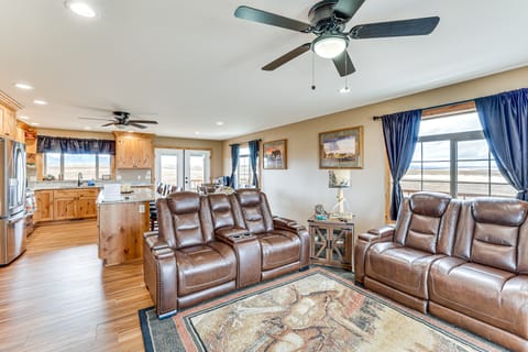 Wraparound Deck: Newly Built Home in Grangeville! House in Nez Perce