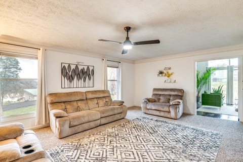 4 Mi to WKU: Hilltopper's Hideaway w/ Grills! House in Bowling Green