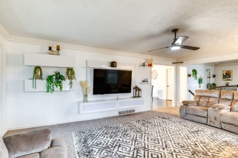 4 Mi to WKU: Hilltopper's Hideaway w/ Grills! House in Bowling Green