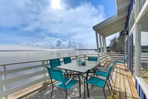 Decks & Views: Waterfront Shelton Home House in Hood Canal