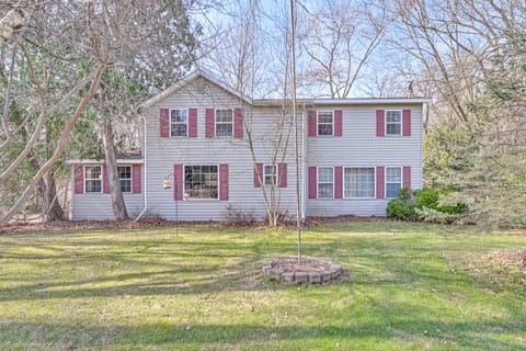 6-Acre Family-Friendly Getaway in Niles! House in Niles Charter Township