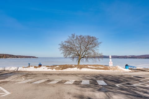 Downtown Beulah Pet-Friendly Apt Near Lake & Shops Apartment in Beulah