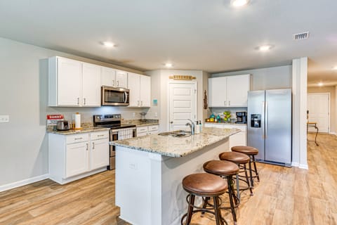 6 Mi to Gulf Shores Beach: Family Getaway! House in Foley