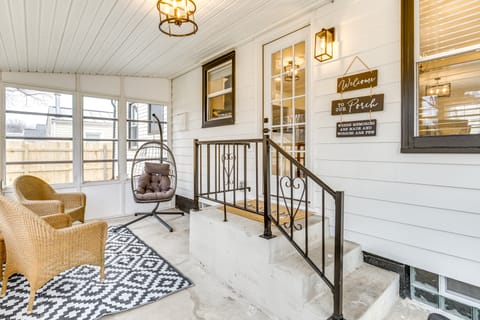 Screened Patio & Fire Pit: Modern Westerville Home House in Westerville