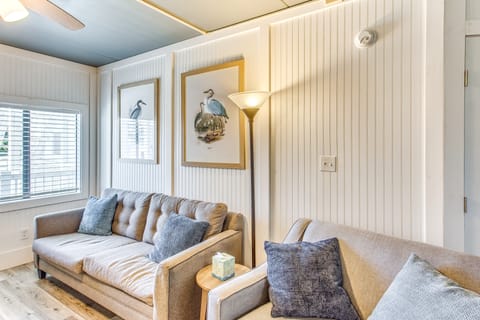 Steps to Sand: Remodeled North Myrtle Beach Condo! Apartment in North Myrtle Beach