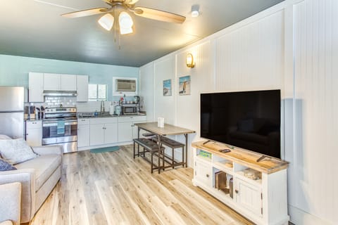 Steps to Sand: Remodeled North Myrtle Beach Condo! Apartment in North Myrtle Beach