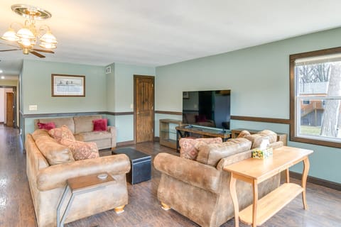 Riverfront Cabin Near Dtwn Pella w/ Game Room! House in Iowa