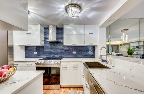 8 Mi to Honeymoon Island: Golf Getaway w/ Balcony! Apartment in Palm Harbor