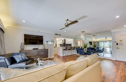 8 Mi to Honeymoon Island: Golf Getaway w/ Balcony! Apartment in Palm Harbor