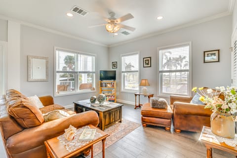 1 Mi to Beach Access: Home w/ Porch in Fort Myers! House in Iona