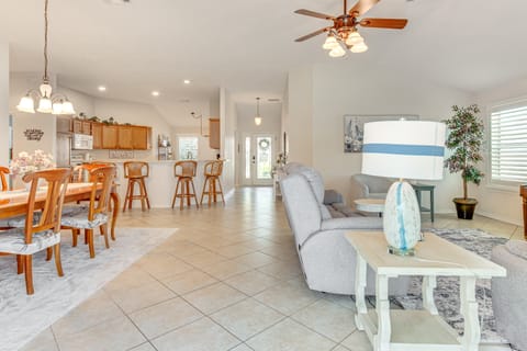 2 Mi to Lake Sumter Landing: Spacious Golf Retreat House in The Villages
