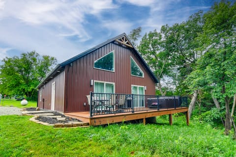 Hot Tub, Water Access: Cabin Near Lake Red Rock! House in Iowa