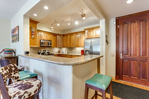 2 Mi to Angel Fire Resort: Mtn-View Condo! Apartment in Angel Fire