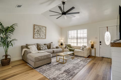 7 Mi to Lake Bridgeport: Home w/ Yard & Grill! House in Texas