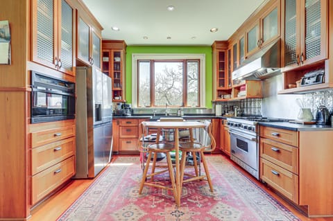 7-Acre Vineyard: Idyllic Farmhouse in Napa! House in Napa Valley