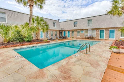 Pool Access, 4 Blocks to Ocean! N Myrtle Beach Gem Apartment in Atlantic Beach