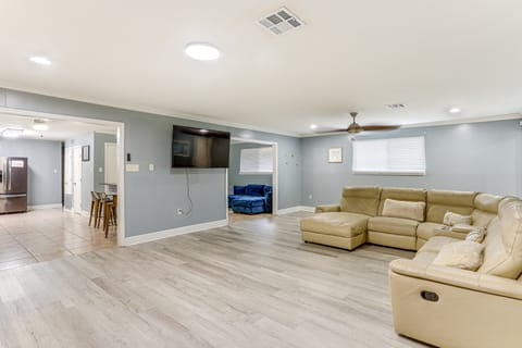 Fenced Backyard: Spacious New Orleans Home! House in Viavant-Venetian Isles