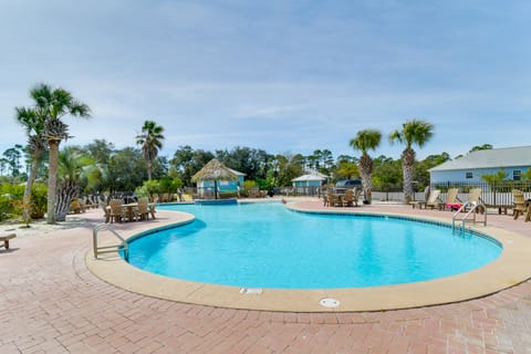 'Our Happy Place' Zero-Entry Pool & Tennis Access Cottage in Alabama