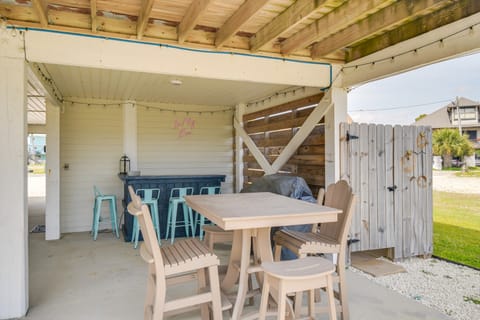 2 Blocks to Beach: Gulf Shores Getaway w/ Dock! Apartment in West Beach