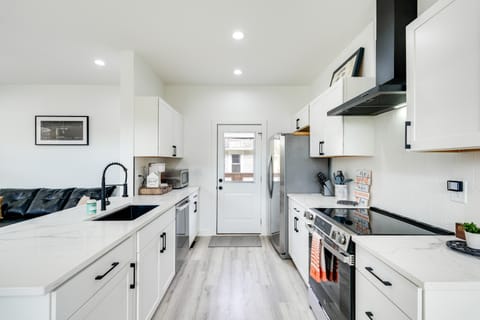 3 Mi to UTK: Newly Built SoKno Home! House in Knoxville